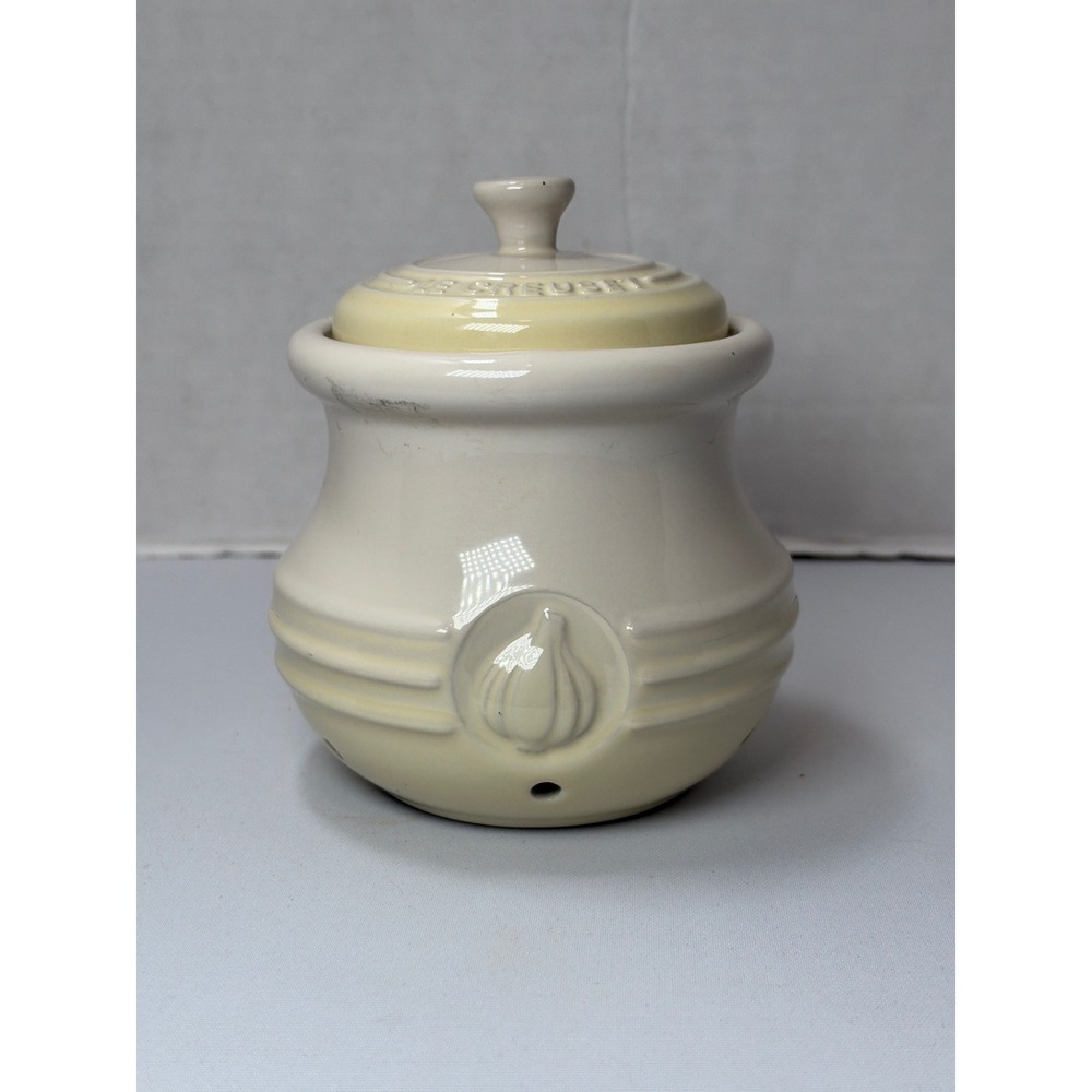 NWOB Le Creuset Garlic Keeper Canister Cream Stoneware Vented Lidded 14-40